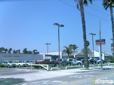 McPeek's Chrysler Dodge Jeep Ram of Anaheim