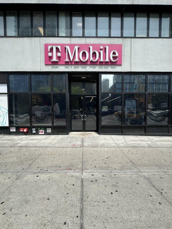 T-Mobile Experience Store