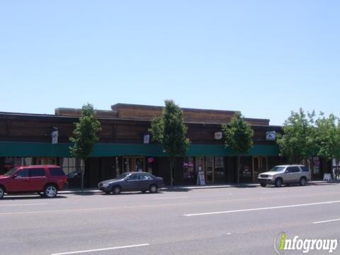 Geoffrey's Hair Salon in Ramona