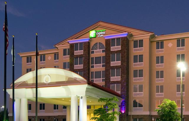 Holiday Inn Express & Suites Ft Myers East- The Forum, an IHG Hotel