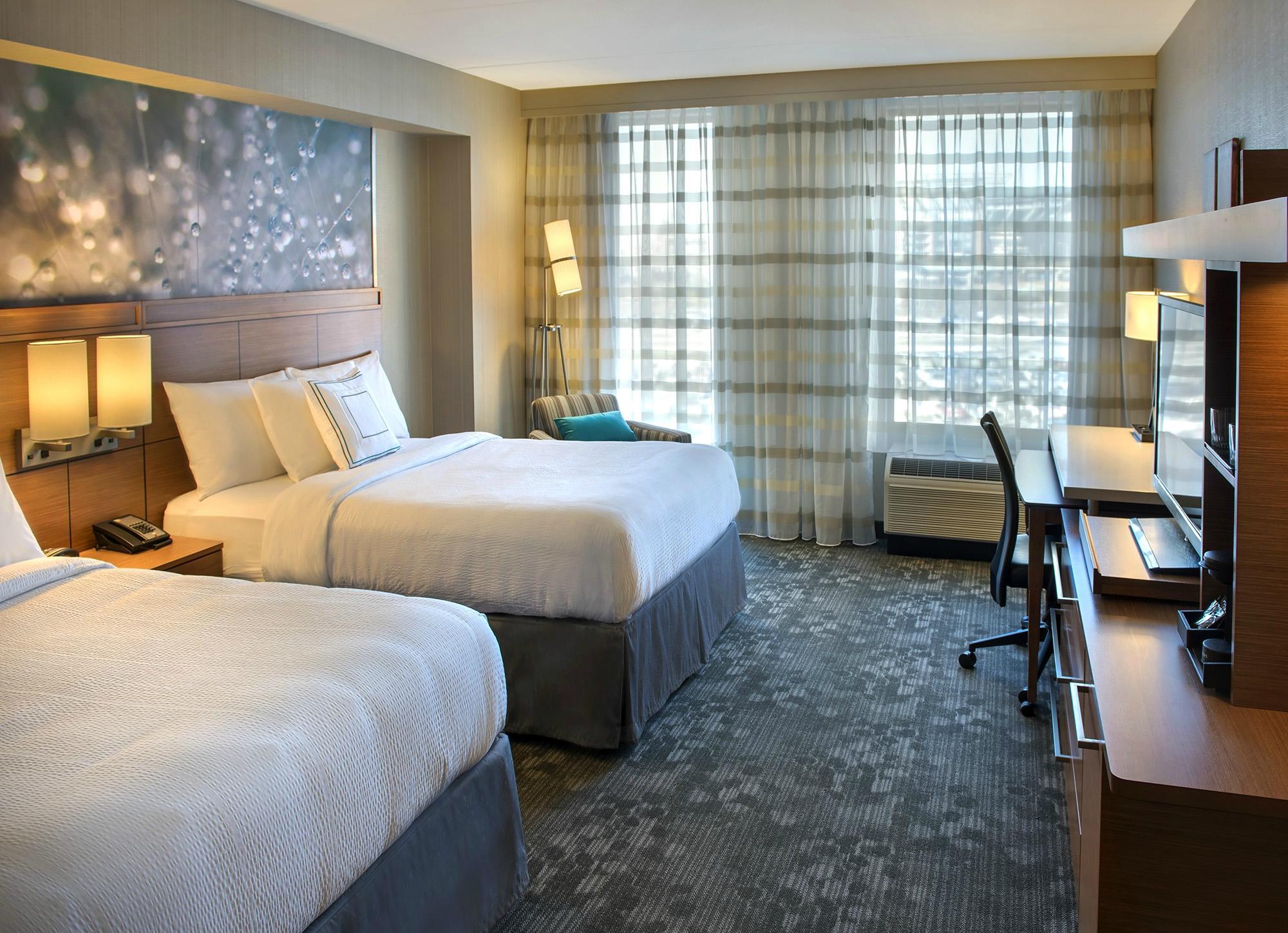 Courtyard By Marriott Philadelphia South at the Navy Yard