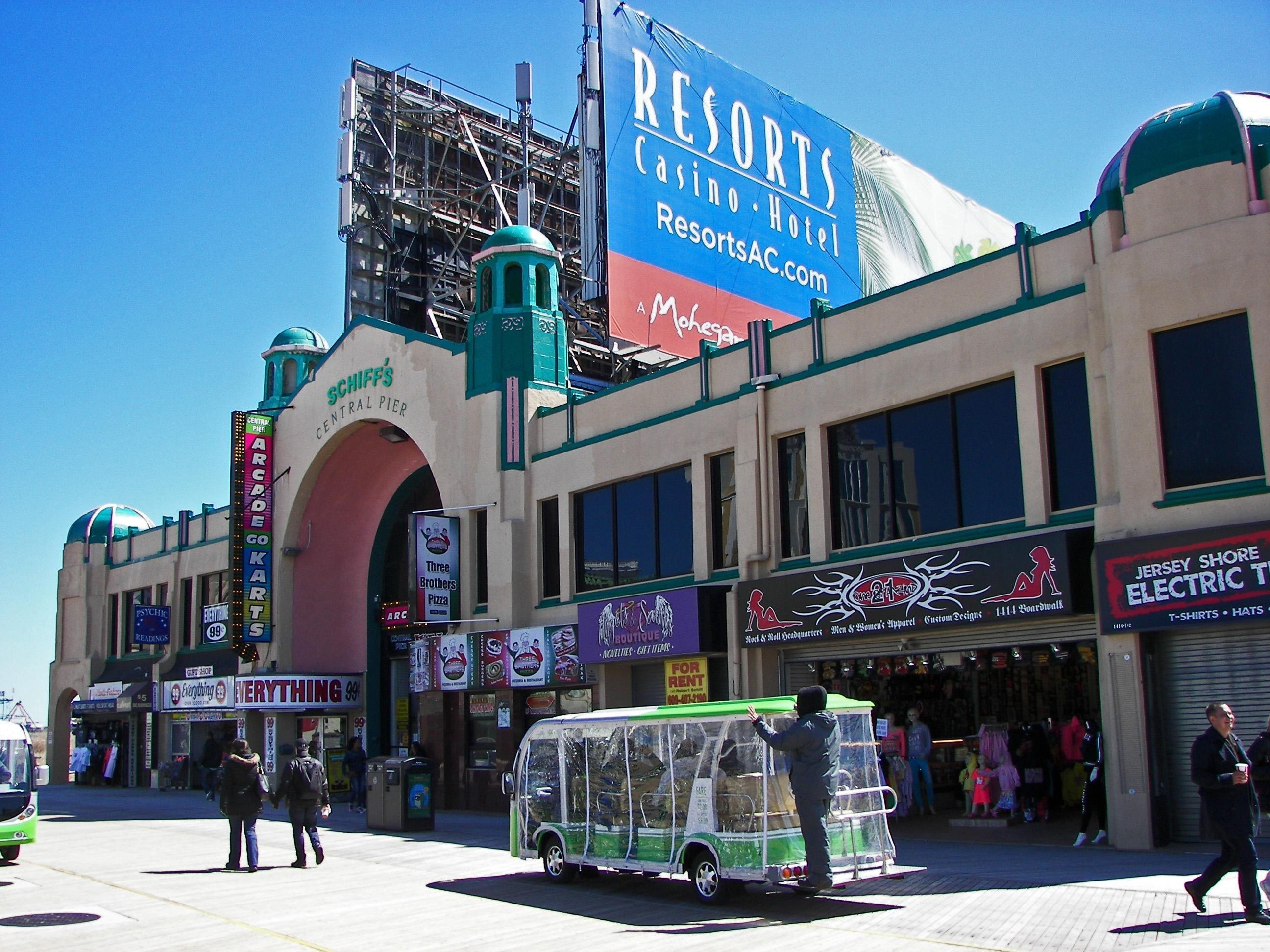 Central Pier Arcade & Speedway