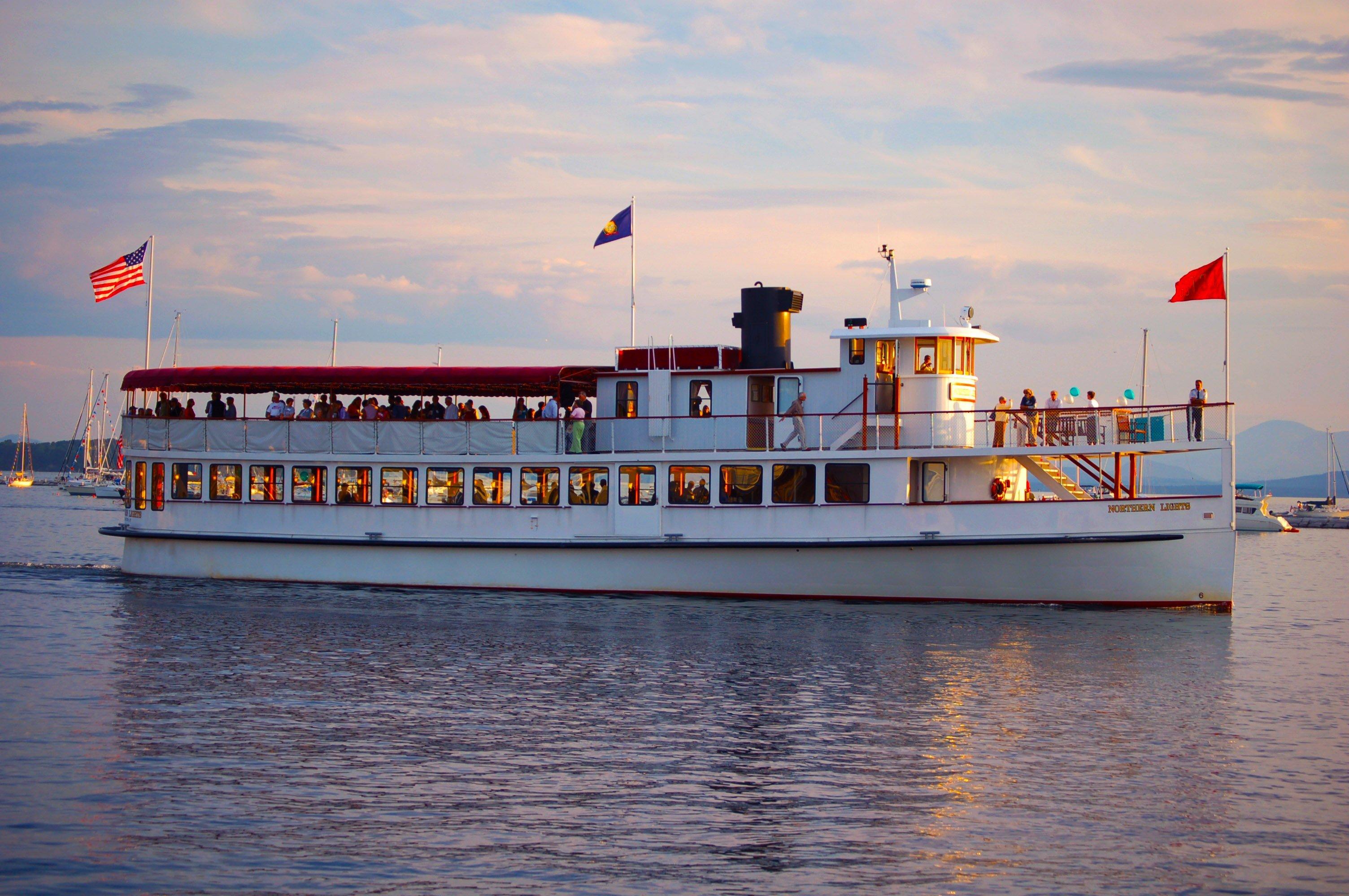 Classic Harbor Line Boston MA Day Tours