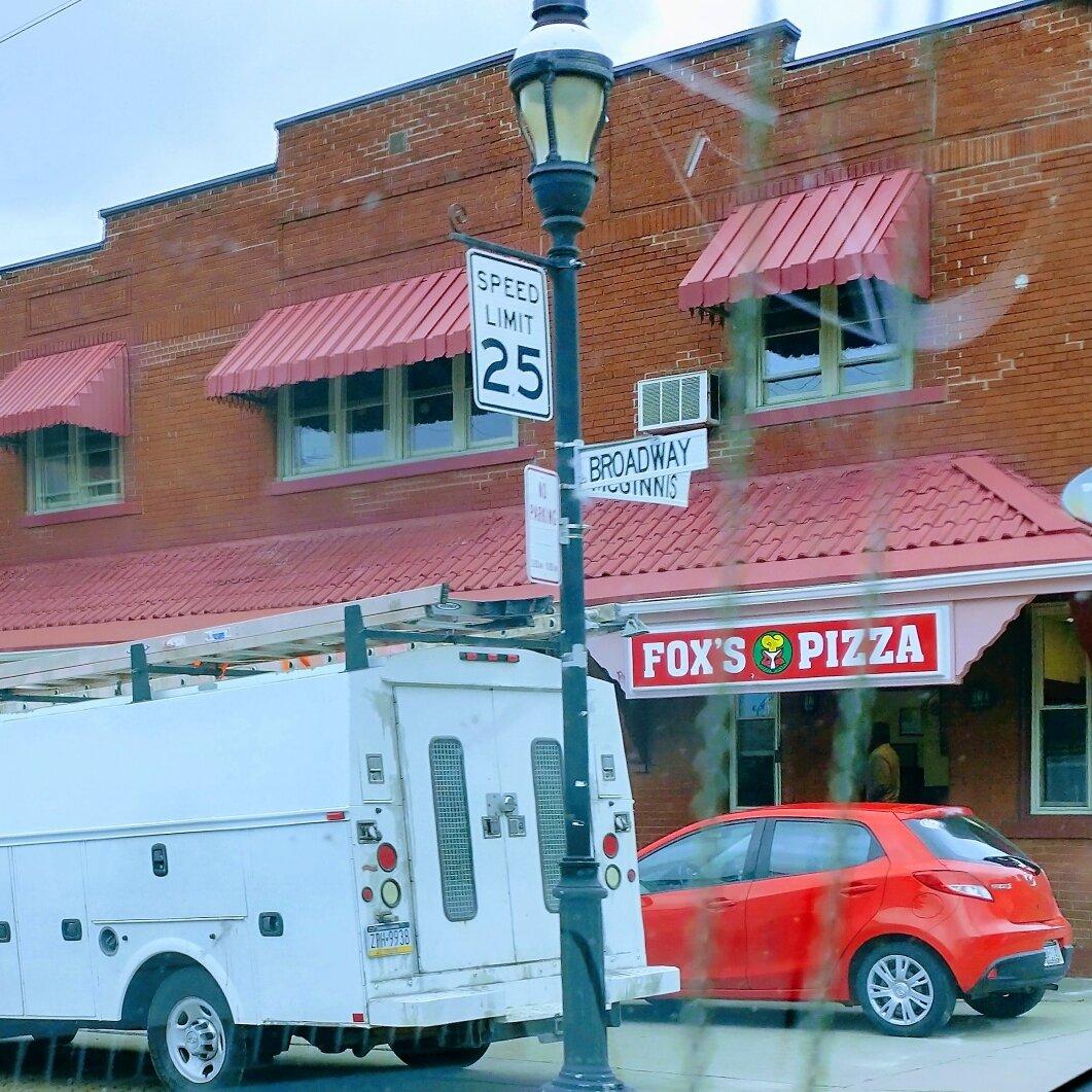 Fox's Pizza Den in Pitcairn