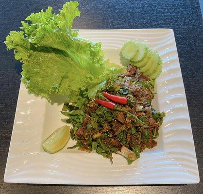 B3.Namtok  grilled sliced beef tossed in lime juice with mint，cilantro，onion，and rice powder