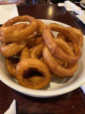 A HUGE side portion of onion rings