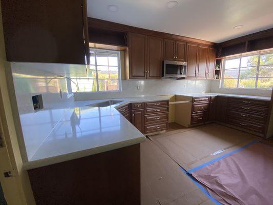 Quartz countertop with full backsplash