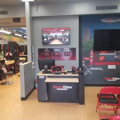 Sport Clips La Canada