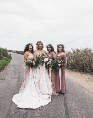 Bridal party bouquets and flowers crowns