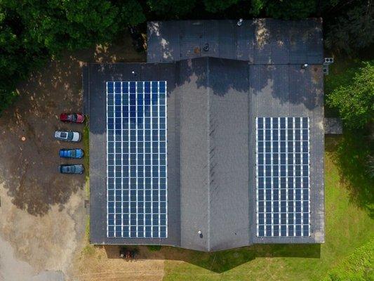 Check out Litchfield Distillery and their new solar array! Smart Roofs Solar is proud to have helped them achieve their clean energy needs!⁣