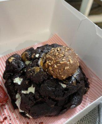 Chocolate almond cookie