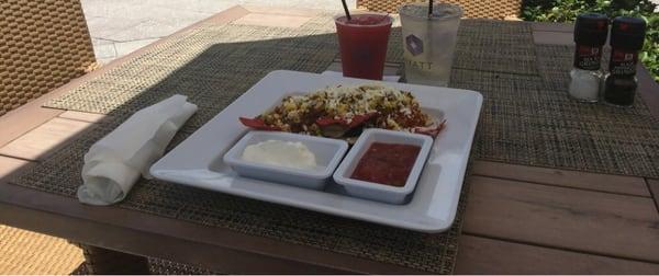 Turkey chili nachos and strawberry daquiri.