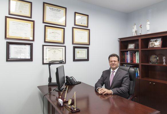 Michael Y. Mizhiritsky, MD 
 
 Top NYC Back & Neck Doctor