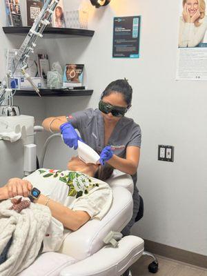 Treatment nurse Nerlein, hard at work! Need skin resurfacing, pigmentation removal or hair reduction? Nerlein is your gal!