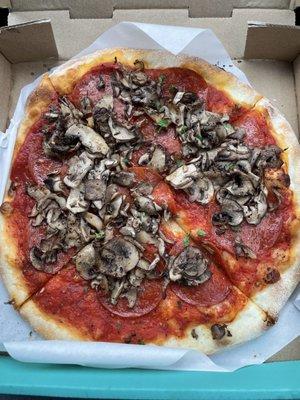 Small pie, Pepperoni, mushrooms, no cheese.