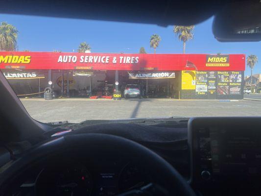 I see four cars in parking but no employees