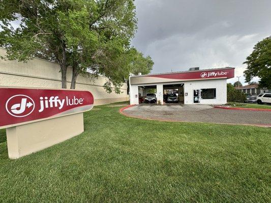 Jiffy Lube on Prayer in Sparks. Five Star Service, Five Star Team. Julie A