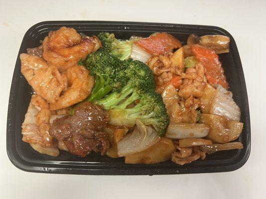 Triple Delight (Shrimp, Beef & Chicken)