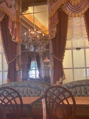 Elegant furnishings for breakfast 6-26-22