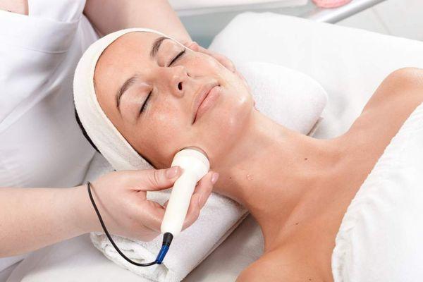 SKIN CONNECTION OFFERS BODY RADIO FREQUENCY FOR FIRMING THE FACE