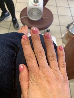 Shellac manicure with ombré sparkle