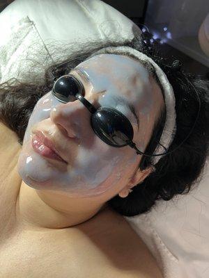 Hyaluronic acid moisturizing mask