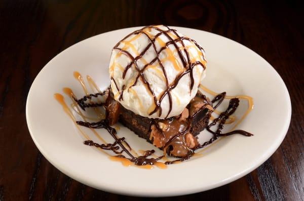 Rockslide Brownie, topped with Ice cream, caramel & chocolate