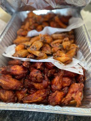 100 Wings (spicy bbq, mild, hot)