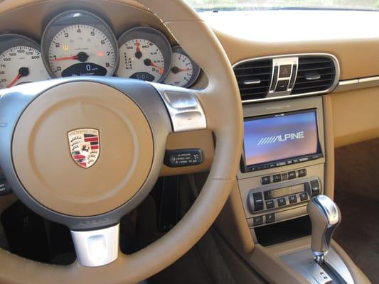 we installed an aftermarket Alpine Navigation into this Porsche 911