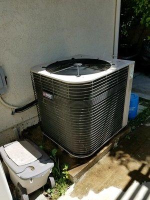 We offer the best Lennox a/c repair and air conditioning maintenance services in Sylmar, CA and throughout the entire San Fernando Valley.