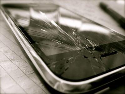 Shattered iPhone 3GS? Not a pleasant sight, get it fixed fast!