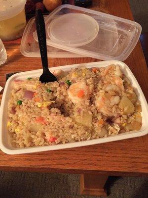 Pineapple fried rice made with brown rice. The shrimp is huge and so are the chunks of crab. Awesomeeeeee!