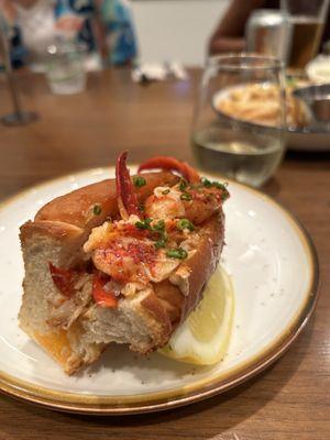 Half lobster roll - Connecticut style