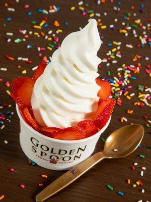 Old Fashioned Vanilla with Fresh Strawberries - Golden Spoon Mission Viejo