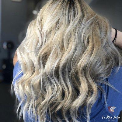 Beautiful balayage with waves to accentuate the dimensions of all the work done!