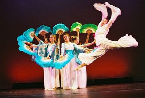 Sheng Ji Ballet - Photo by Tom Vinik