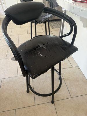 Kitchen high chair needs upholstery on the seat . Please quote  Talma  (310)666-7475