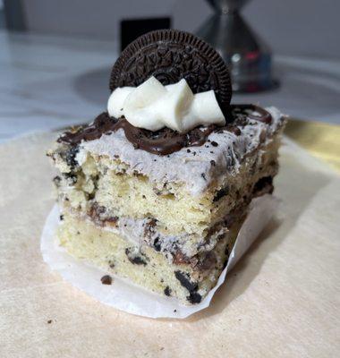 Cookies and cream cake slice