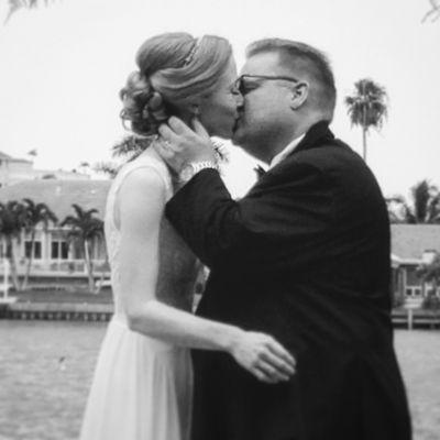 The kiss at the wedding at the Yacht Club