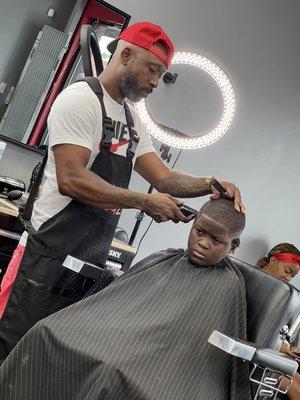 Owner/Operator 
@iheartthebarber 
walk-ins are accepted
6035 bakers ferry rd SW atlanta GA 30334