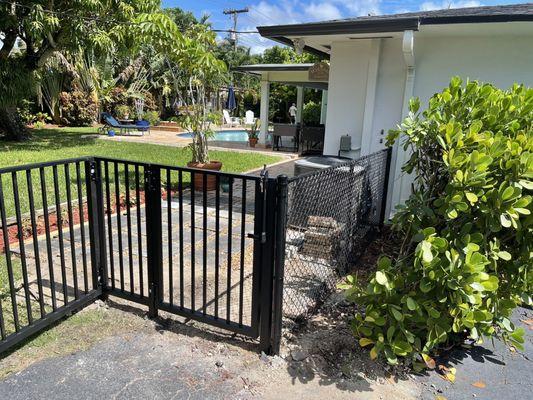 Aluminum pool Gates