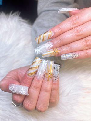 Beautiful Christmas nails decorate