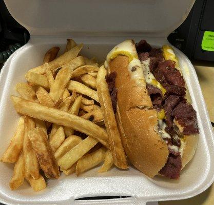 Hot Corned Beef Sandwich Combo