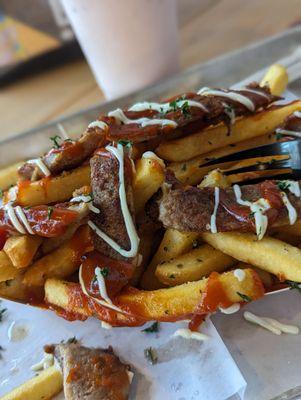 Fries topped with sausage