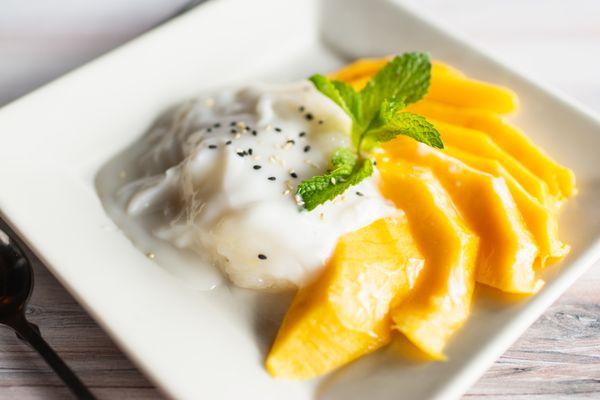 Mango with sweet stick rice.