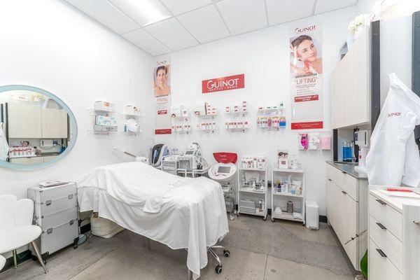 Skin clinic GUINOT INSTITUT PARIS