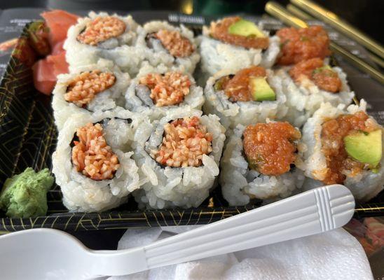 Spicy Crab Roll & Spicy Tuna Roll. Not a very good first impression with the sushi rolls appearance....