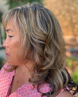 Partial golden highlights and Volumizing layers.