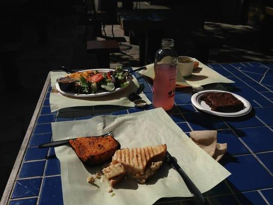 Yummy lunch! The butternut lasagna is indeed strange but delicios, and the tuna sandwich is just right. The brownie.The Brownie!