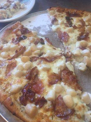 The bacon and scallop pizza